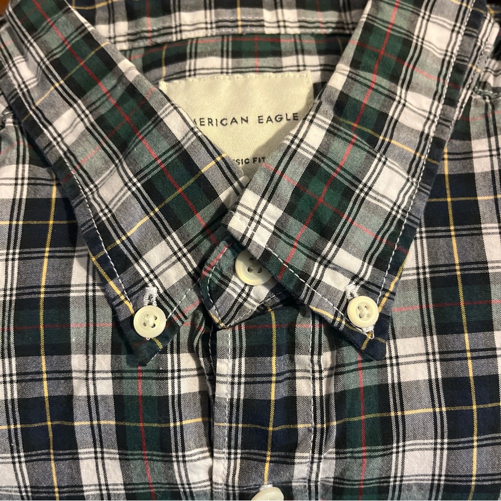 American Eagle Men’s Large Classic Fit Green Plaid Button Up Shirt
